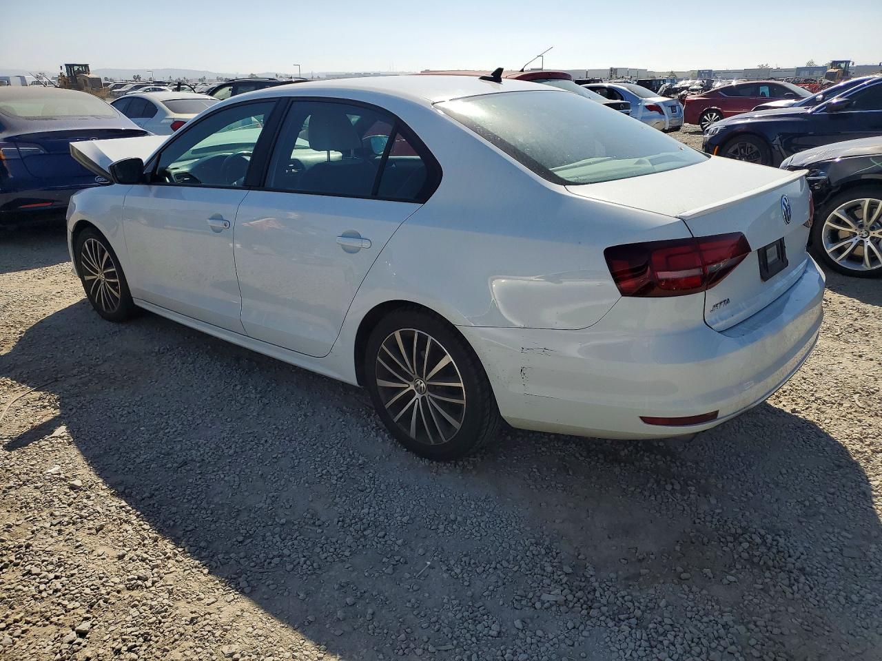 2016 VOLKSWAGEN JETTA SPORT photo 3