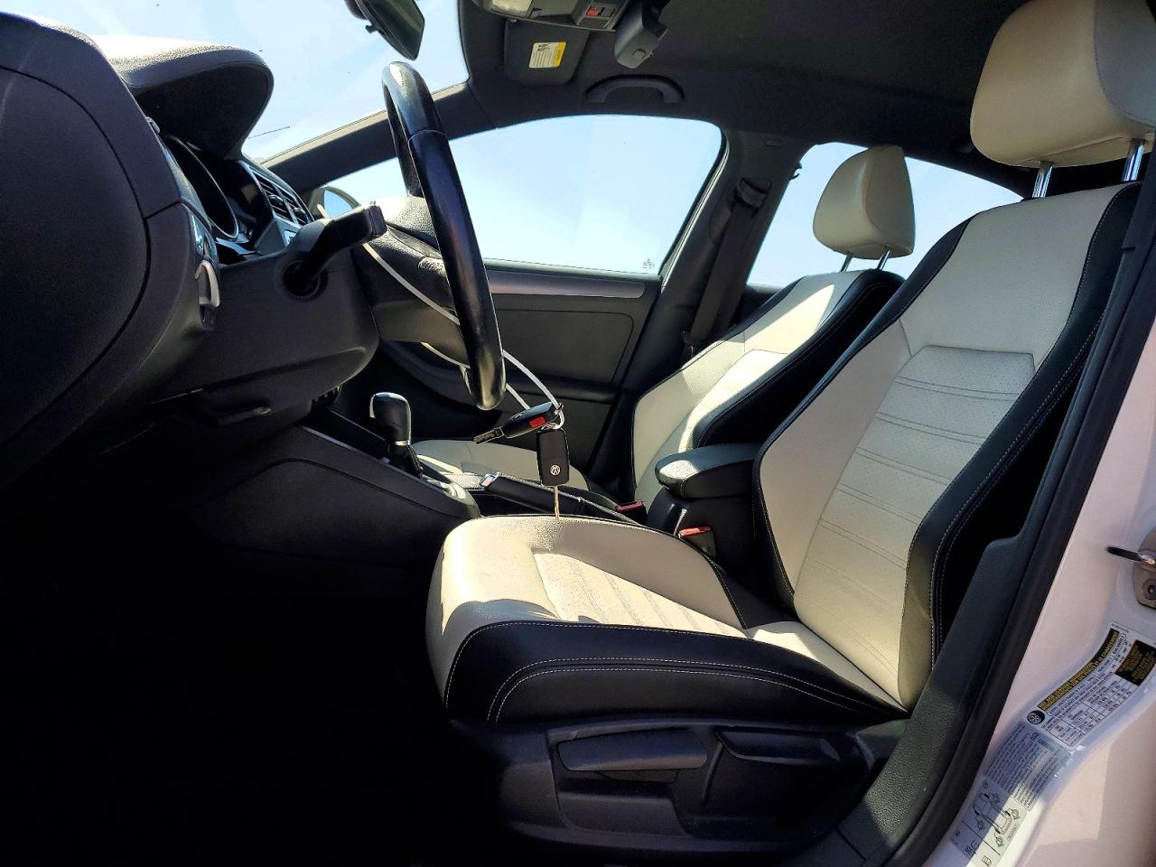 2016 VOLKSWAGEN JETTA SPORT photo 13