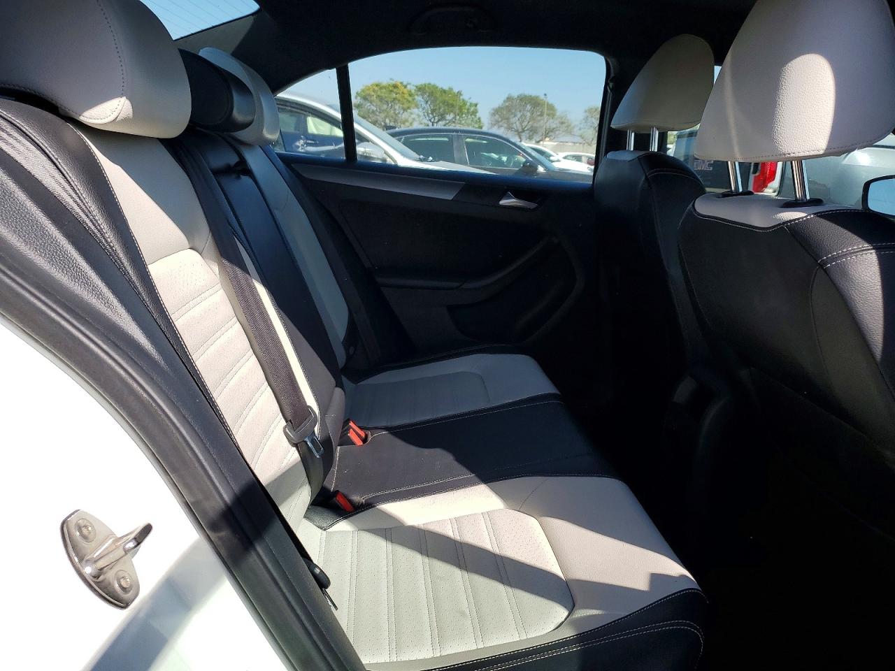 2016 VOLKSWAGEN JETTA SPORT photo 19
