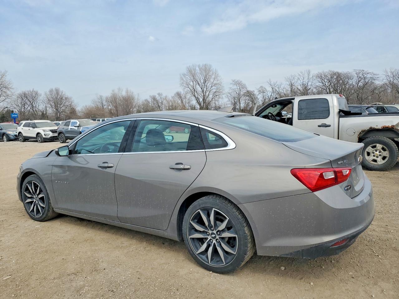 2017 CHEVROLET MALIBU LT photo 2