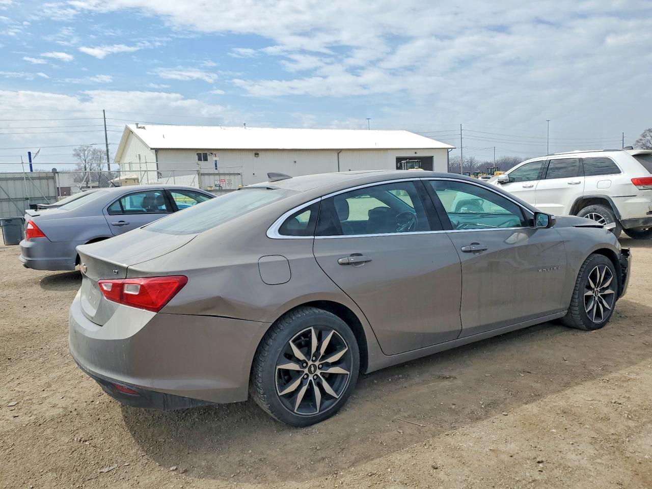 2017 CHEVROLET MALIBU LT photo 3