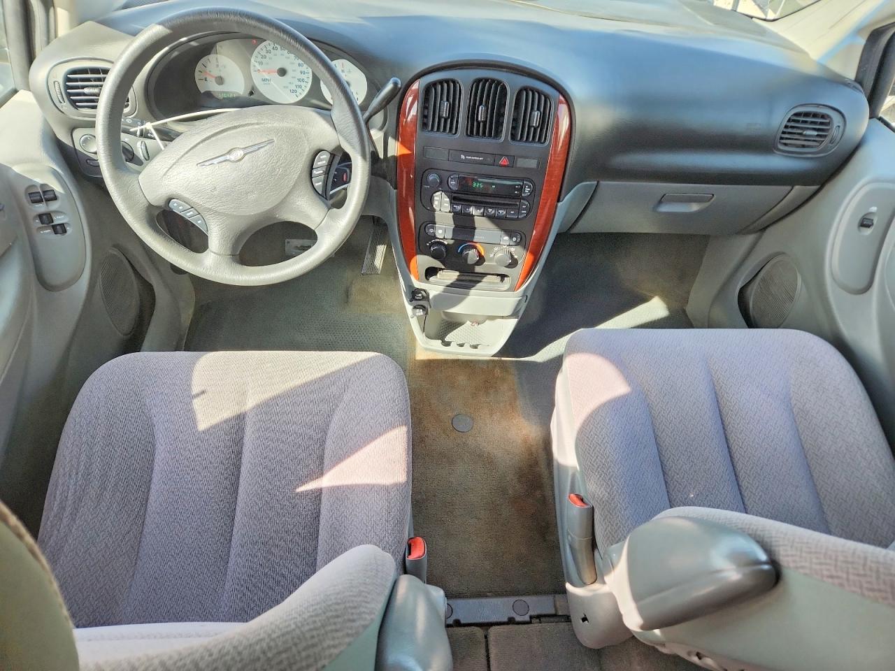 2007 CHRYSLER TOWN & COUNTRY LX photo 8