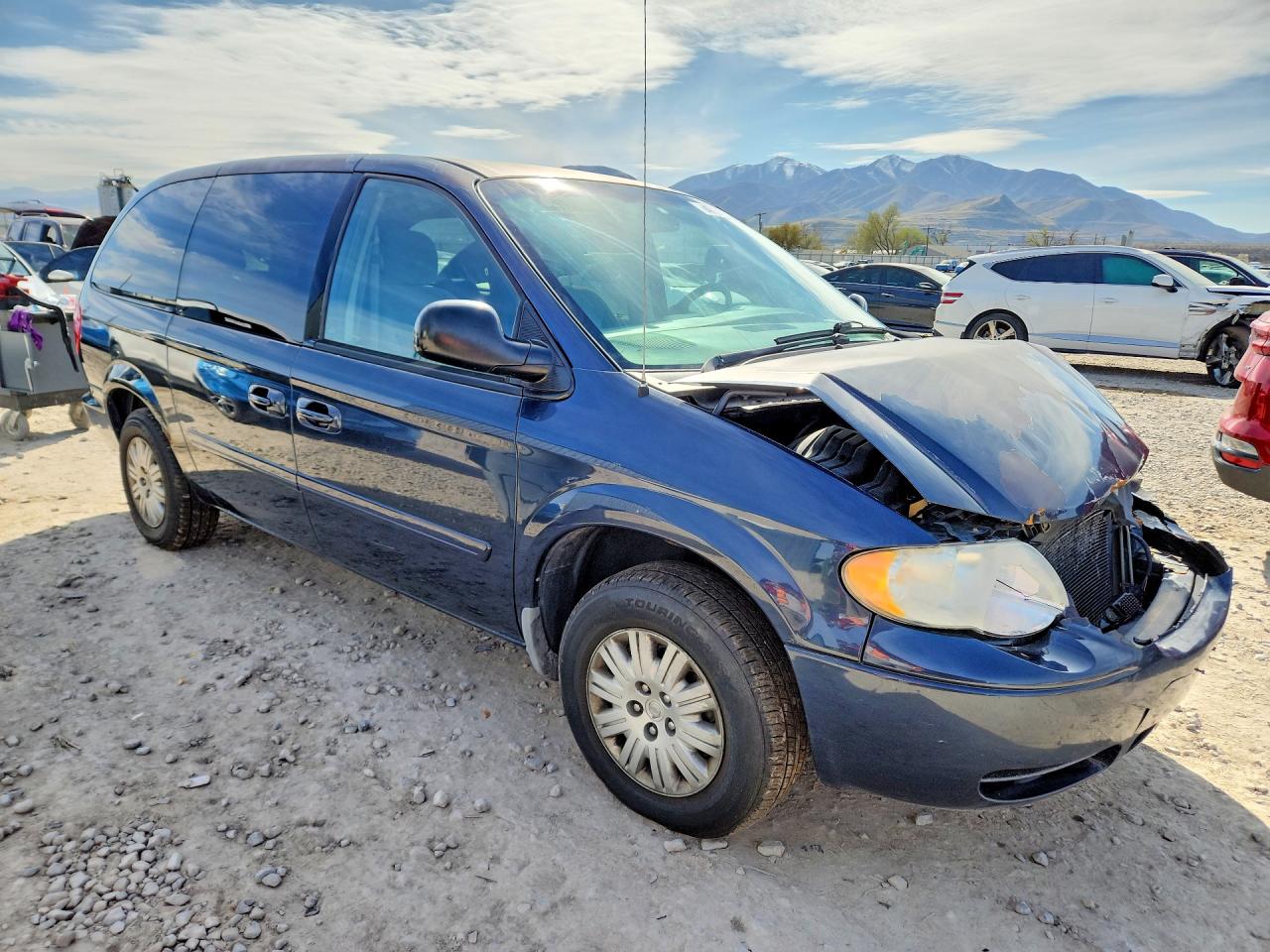 2007 CHRYSLER TOWN & COUNTRY LX photo 4