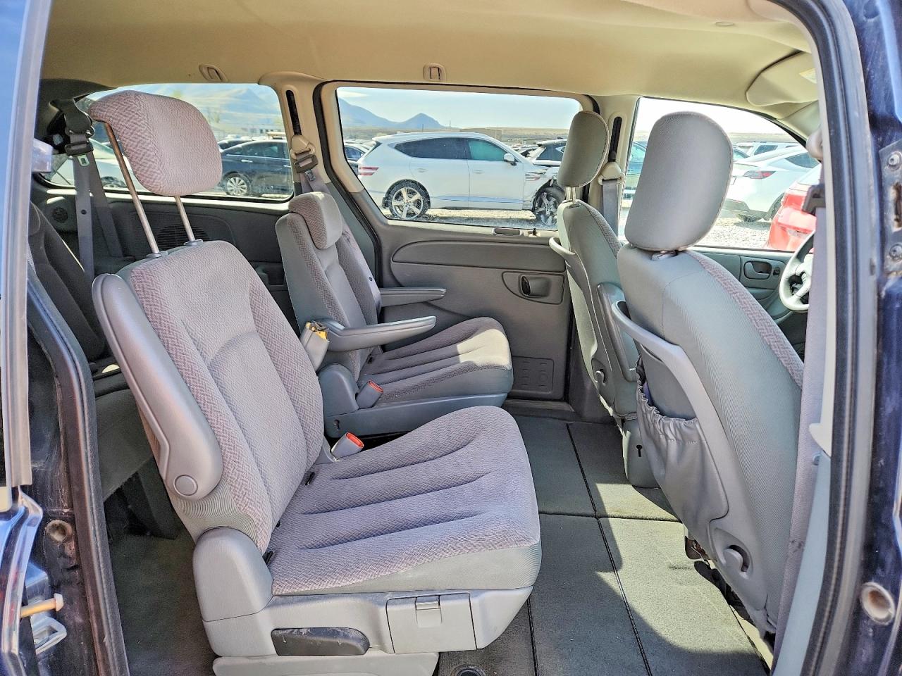 2007 CHRYSLER TOWN & COUNTRY LX photo 11