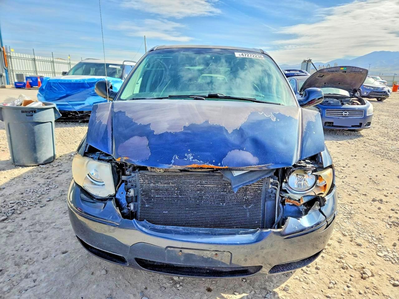 2007 CHRYSLER TOWN & COUNTRY LX photo 5