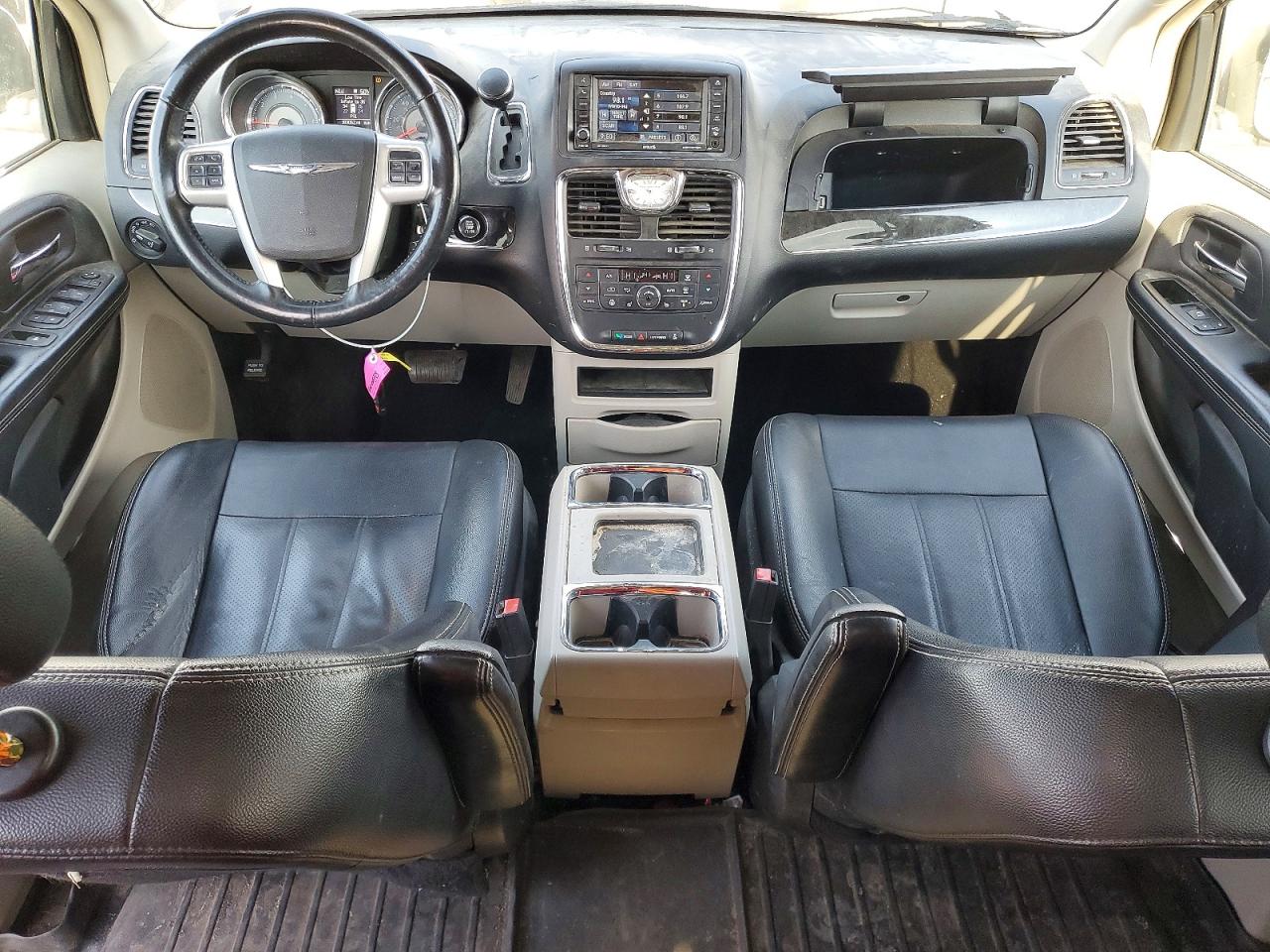2015 CHRYSLER TOWN & COUNTRY TOURING L photo 8