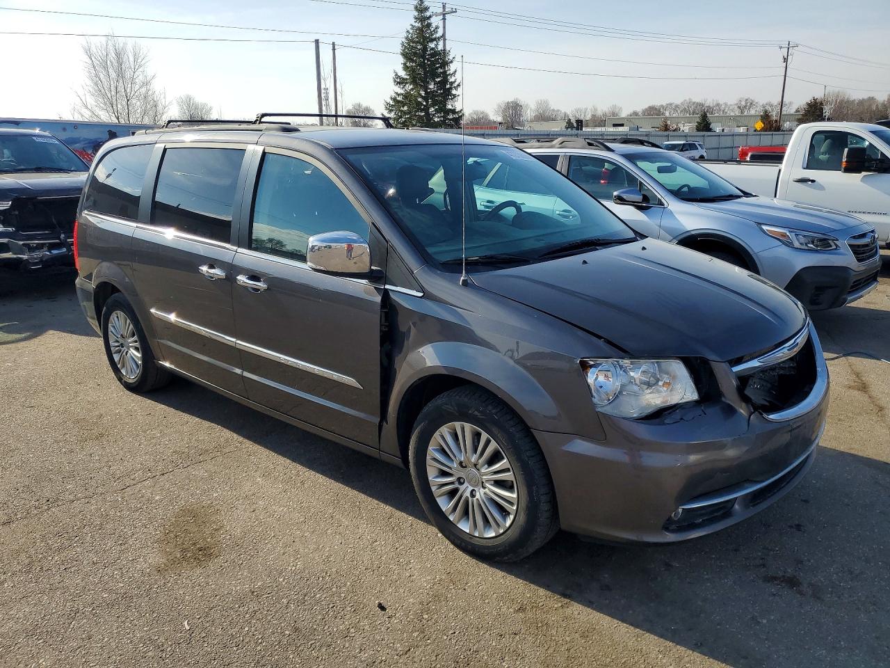 2015 CHRYSLER TOWN & COUNTRY TOURING L photo 4