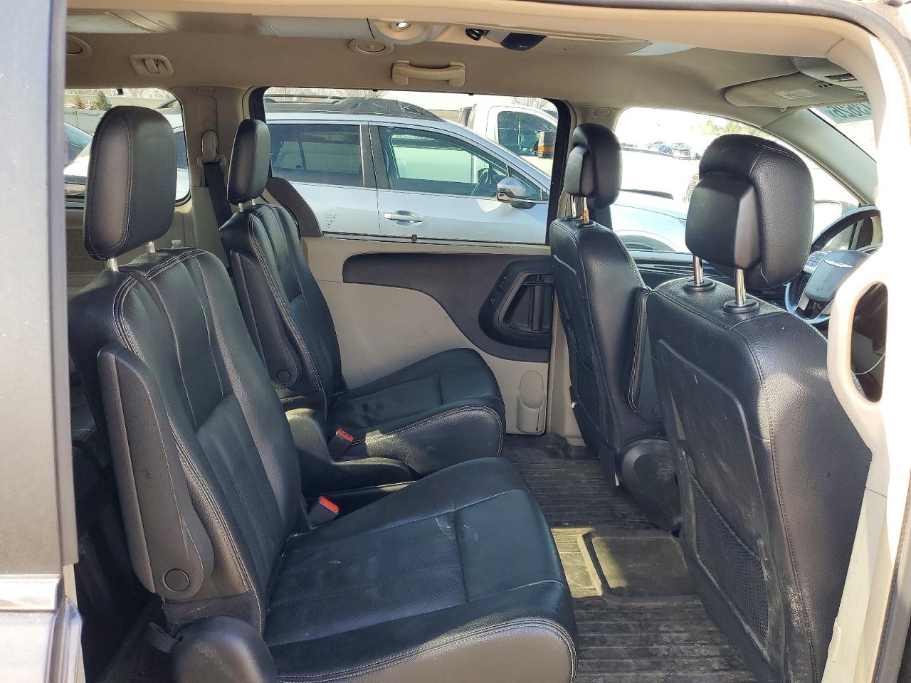 2015 CHRYSLER TOWN & COUNTRY TOURING L photo 11