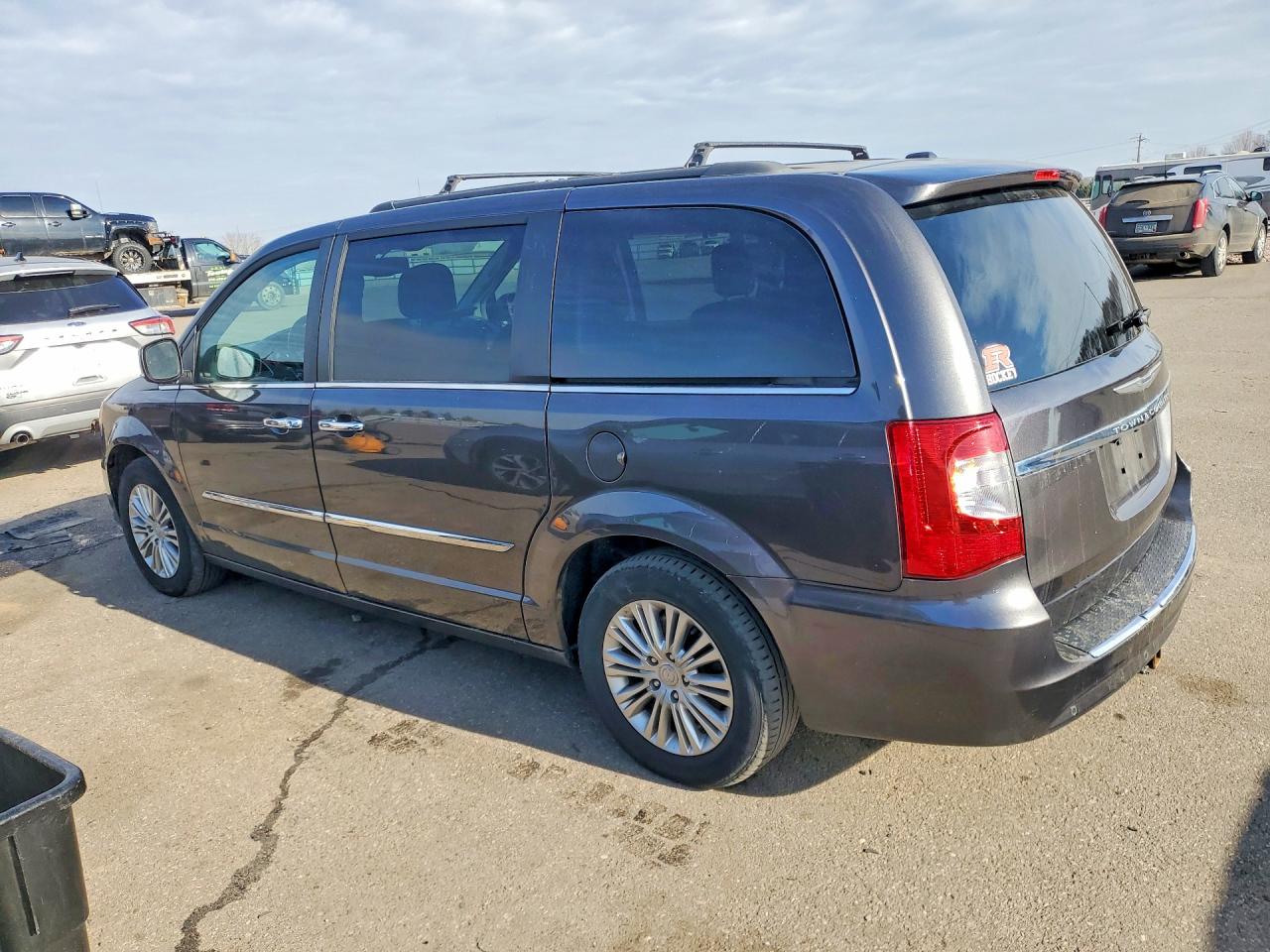 2015 CHRYSLER TOWN & COUNTRY TOURING L photo 2