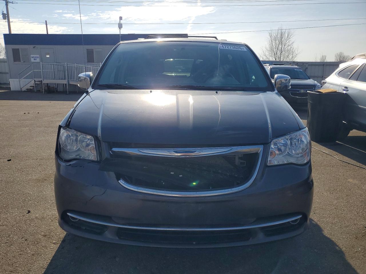2015 CHRYSLER TOWN & COUNTRY TOURING L photo 5
