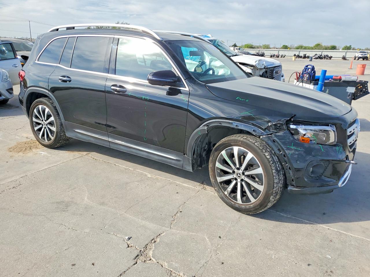2021 MERCEDES-BENZ GLB 250 photo 4