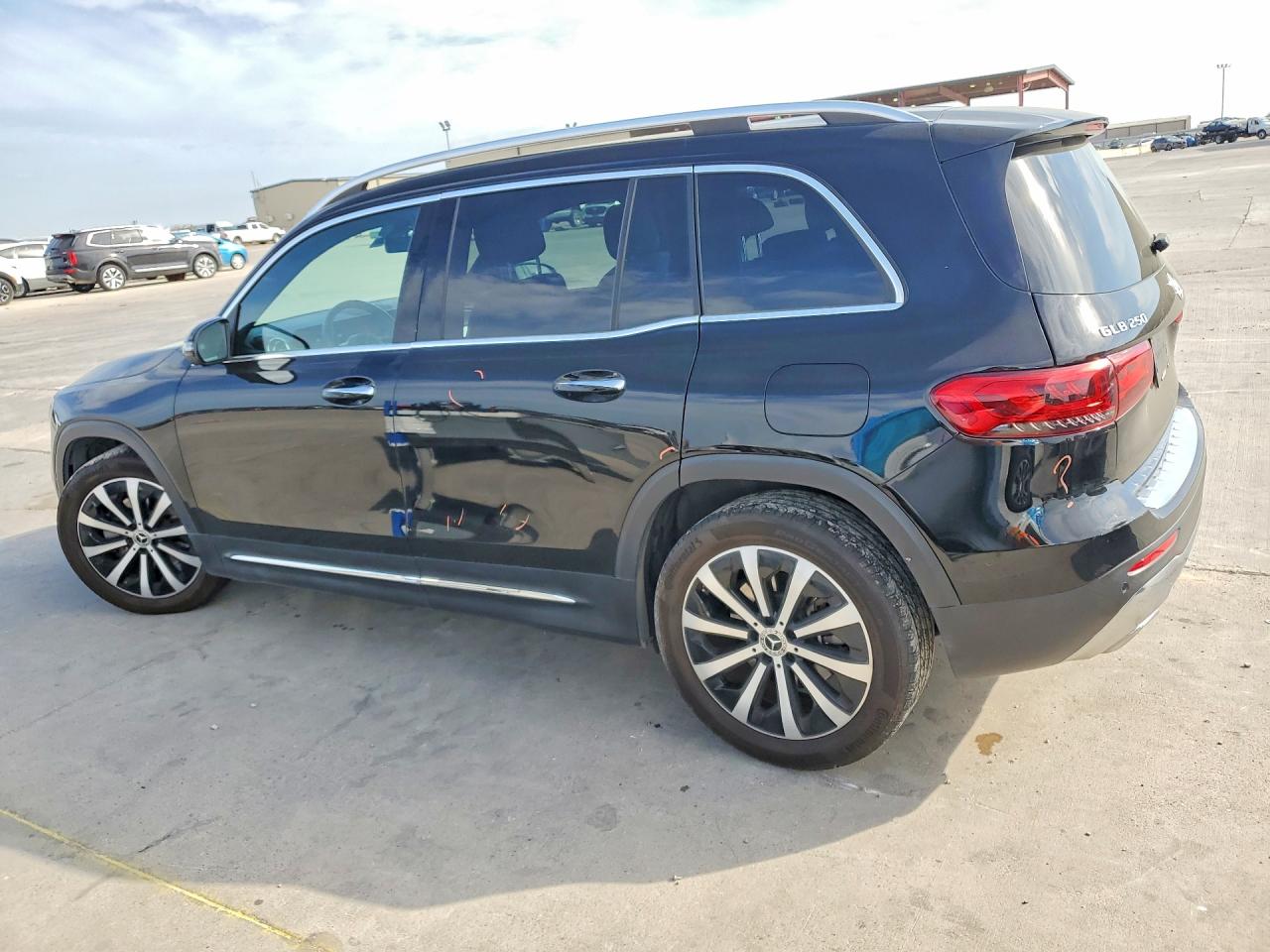 2021 MERCEDES-BENZ GLB 250 photo 2