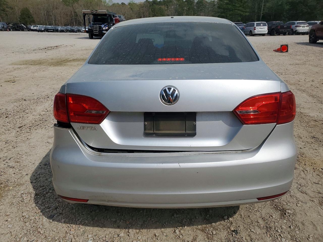2013 VOLKSWAGEN JETTA BASE photo 6