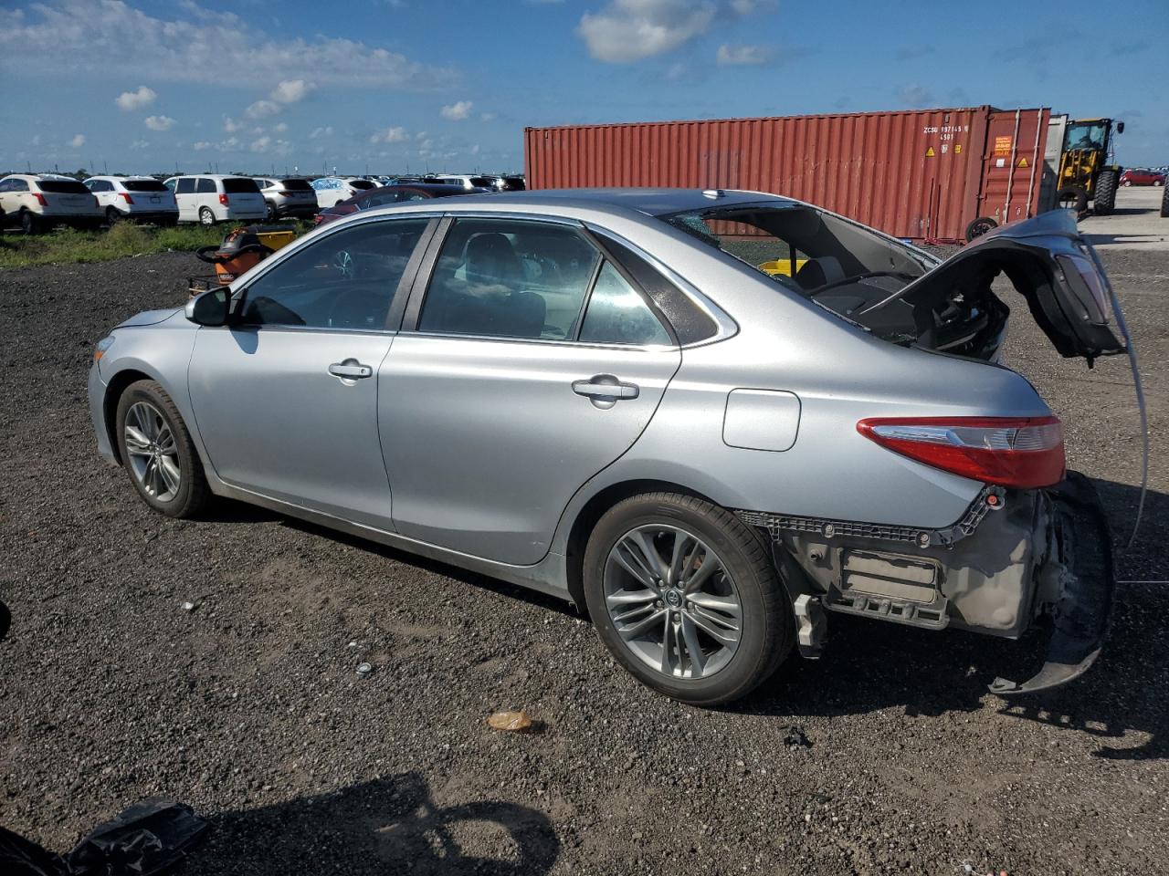 2015 TOYOTA CAMRY LE photo 2