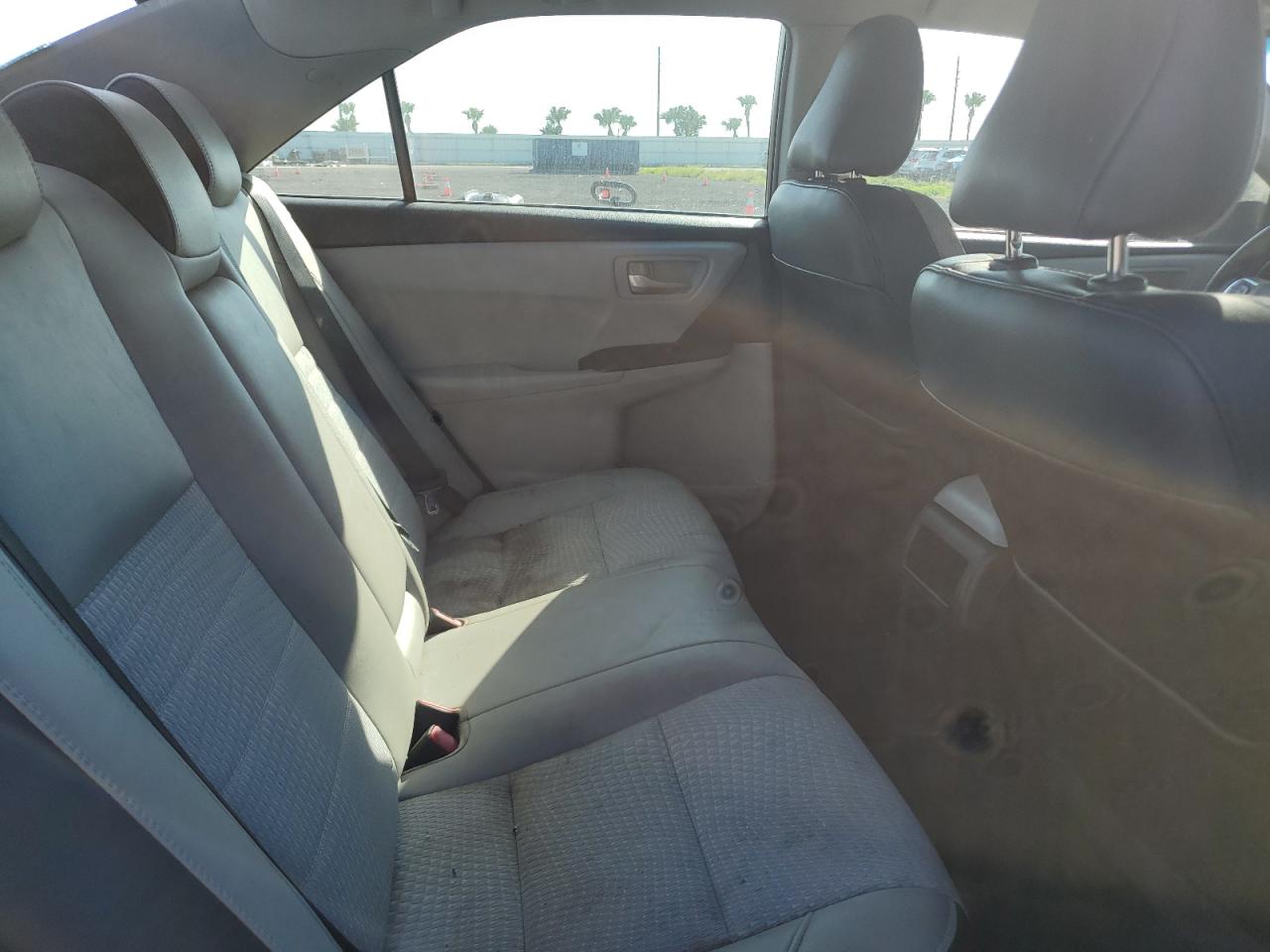 2015 TOYOTA CAMRY LE photo 10