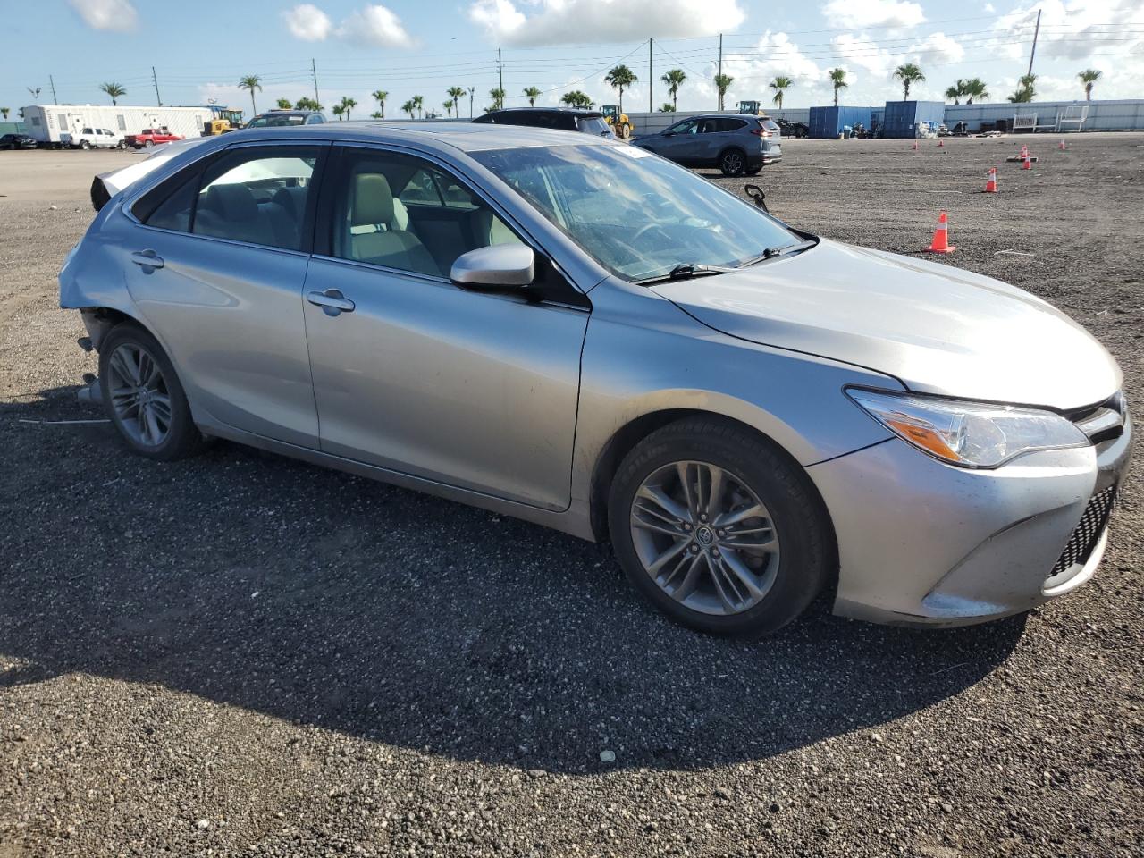 2015 TOYOTA CAMRY LE photo 4