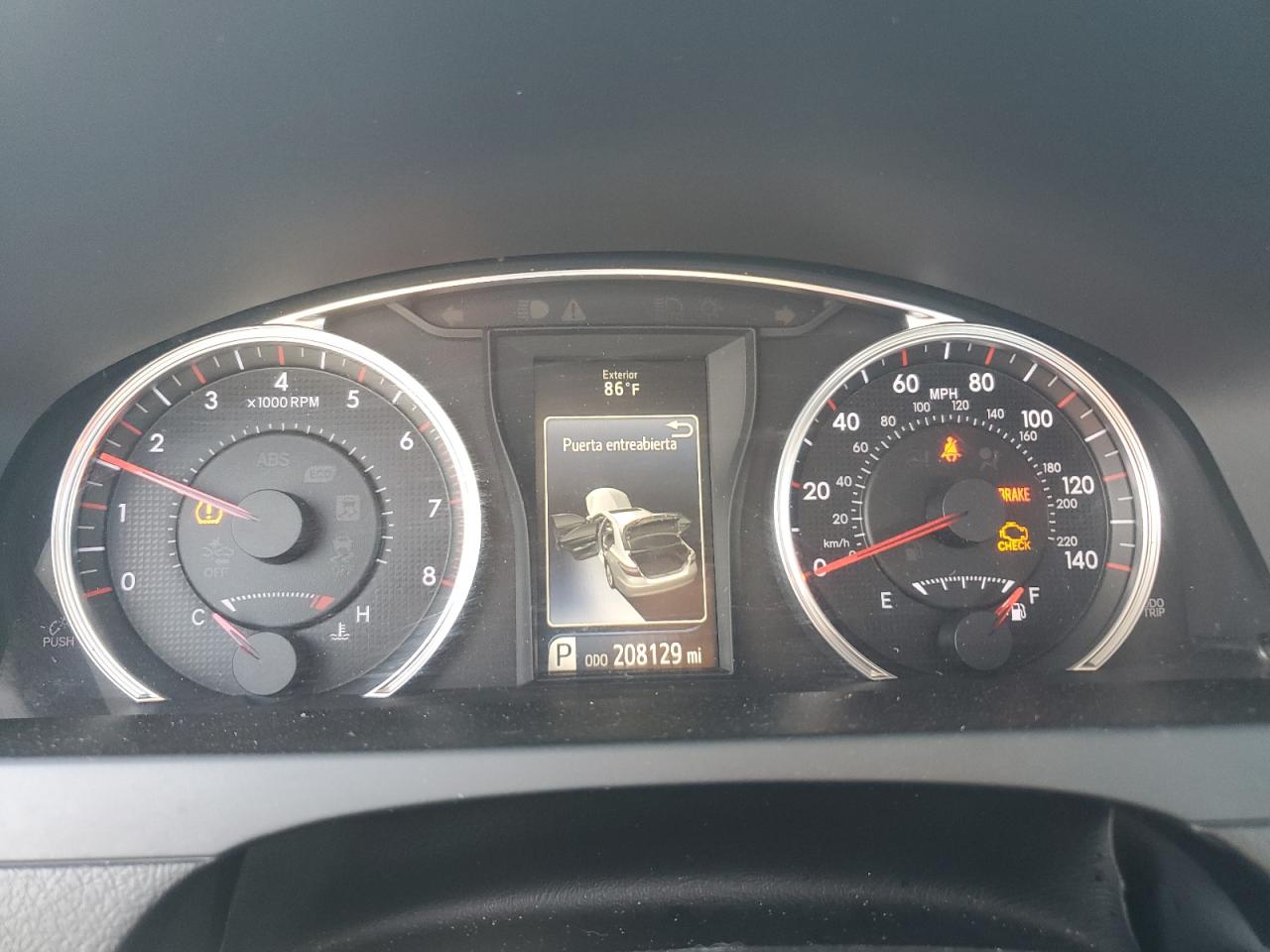 2015 TOYOTA CAMRY LE photo 9