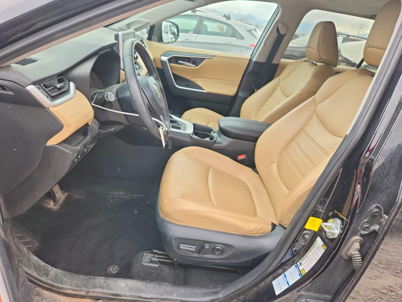 2021 TOYOTA RAV4 XLE PREMIUM photo 13