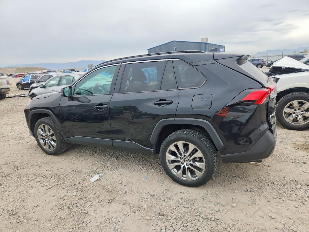 2021 TOYOTA RAV4 XLE PREMIUM photo 3