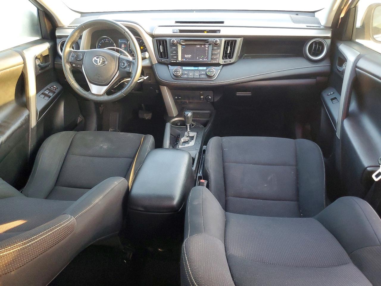 2016 TOYOTA RAV4 XLE photo 22