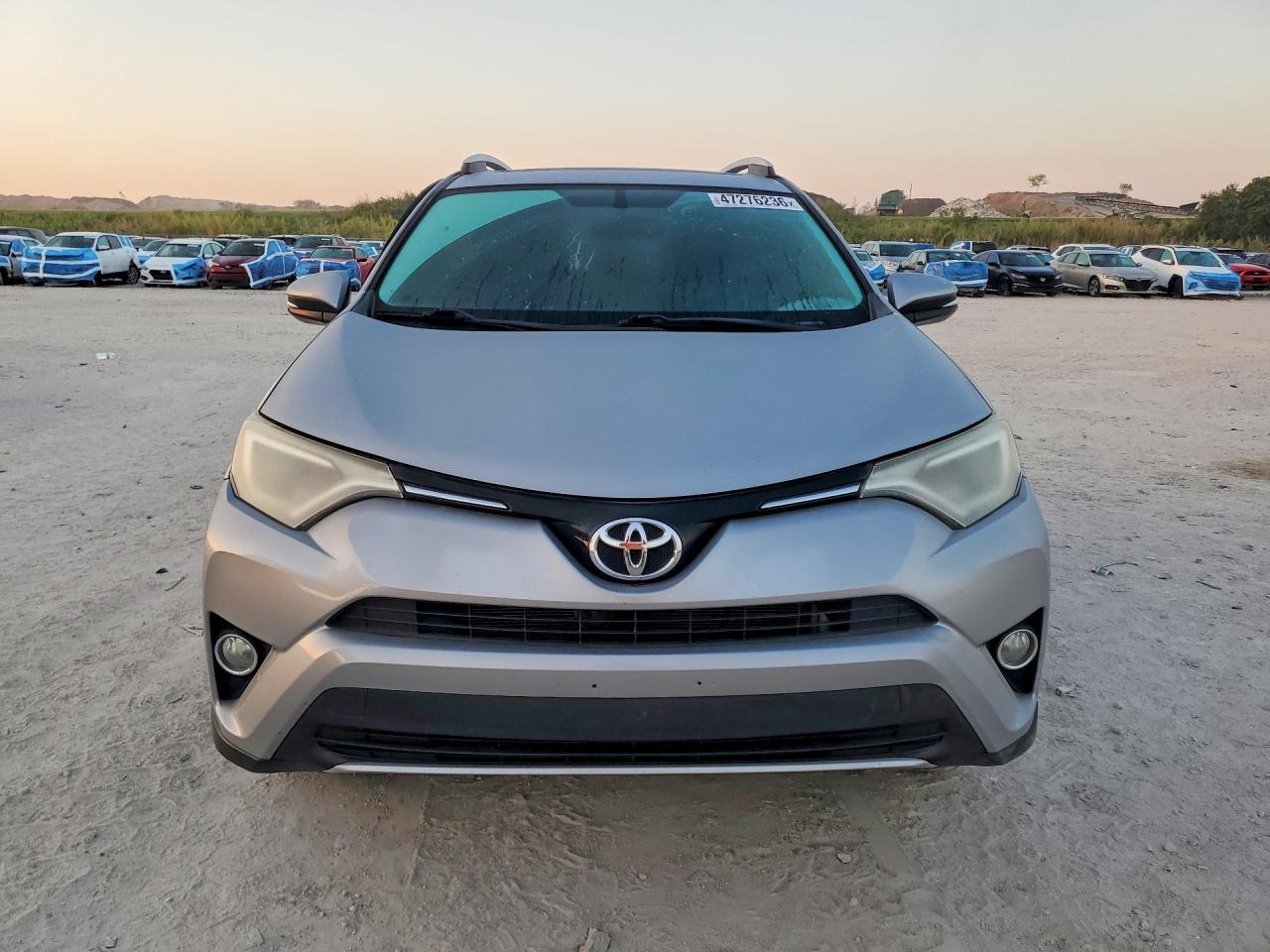 2016 TOYOTA RAV4 XLE photo 13