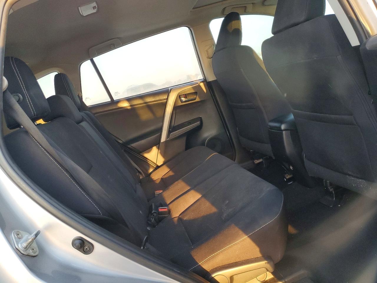 2016 TOYOTA RAV4 XLE photo 31