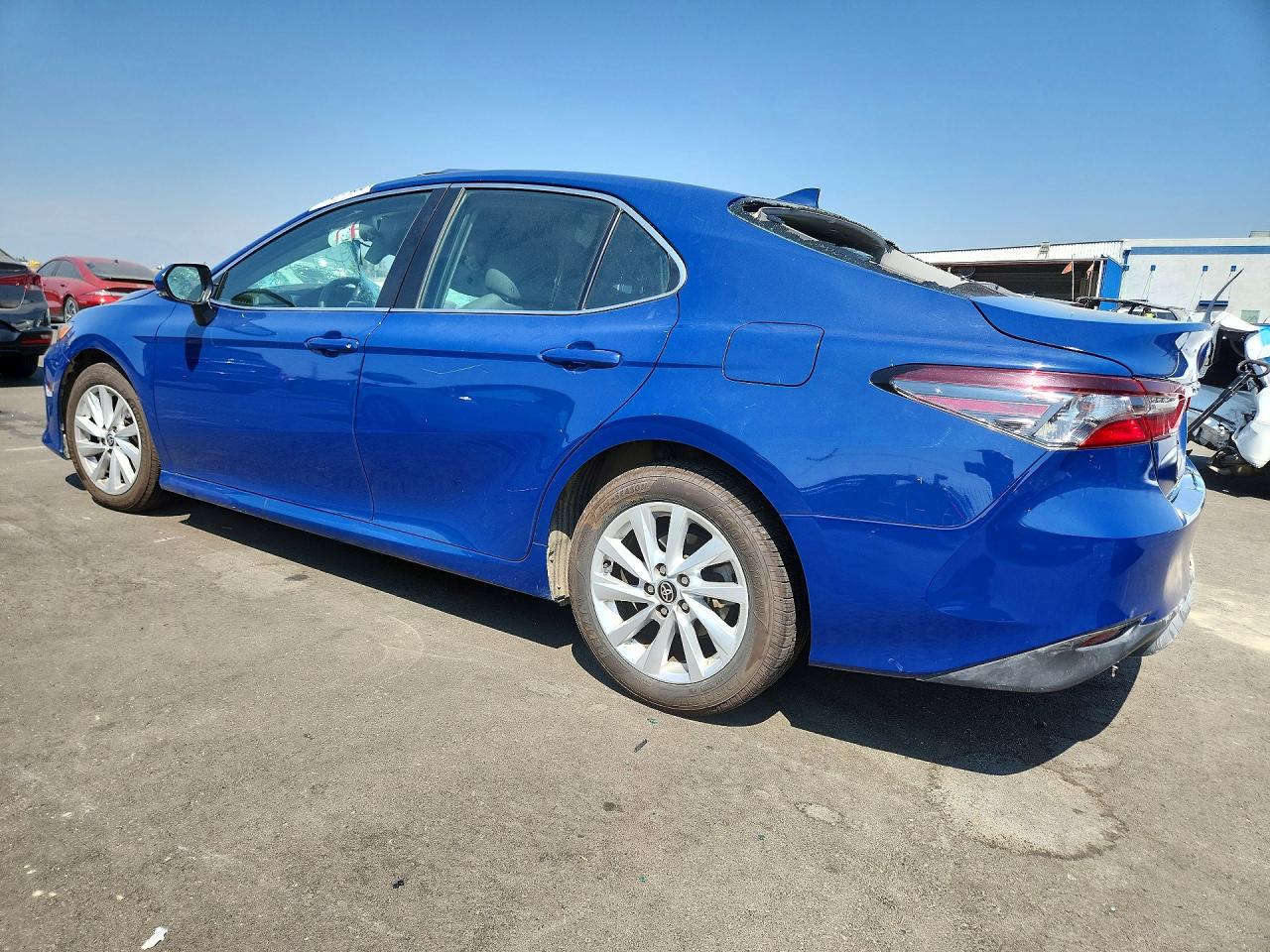 2023 TOYOTA CAMRY LE photo 3