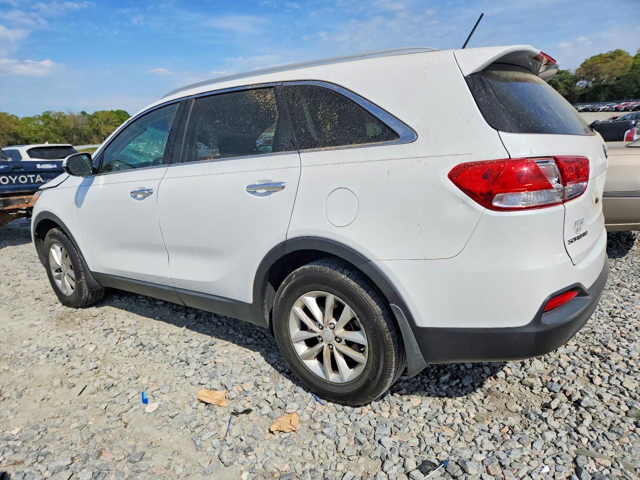 2017 KIA SORENTO LX photo 3