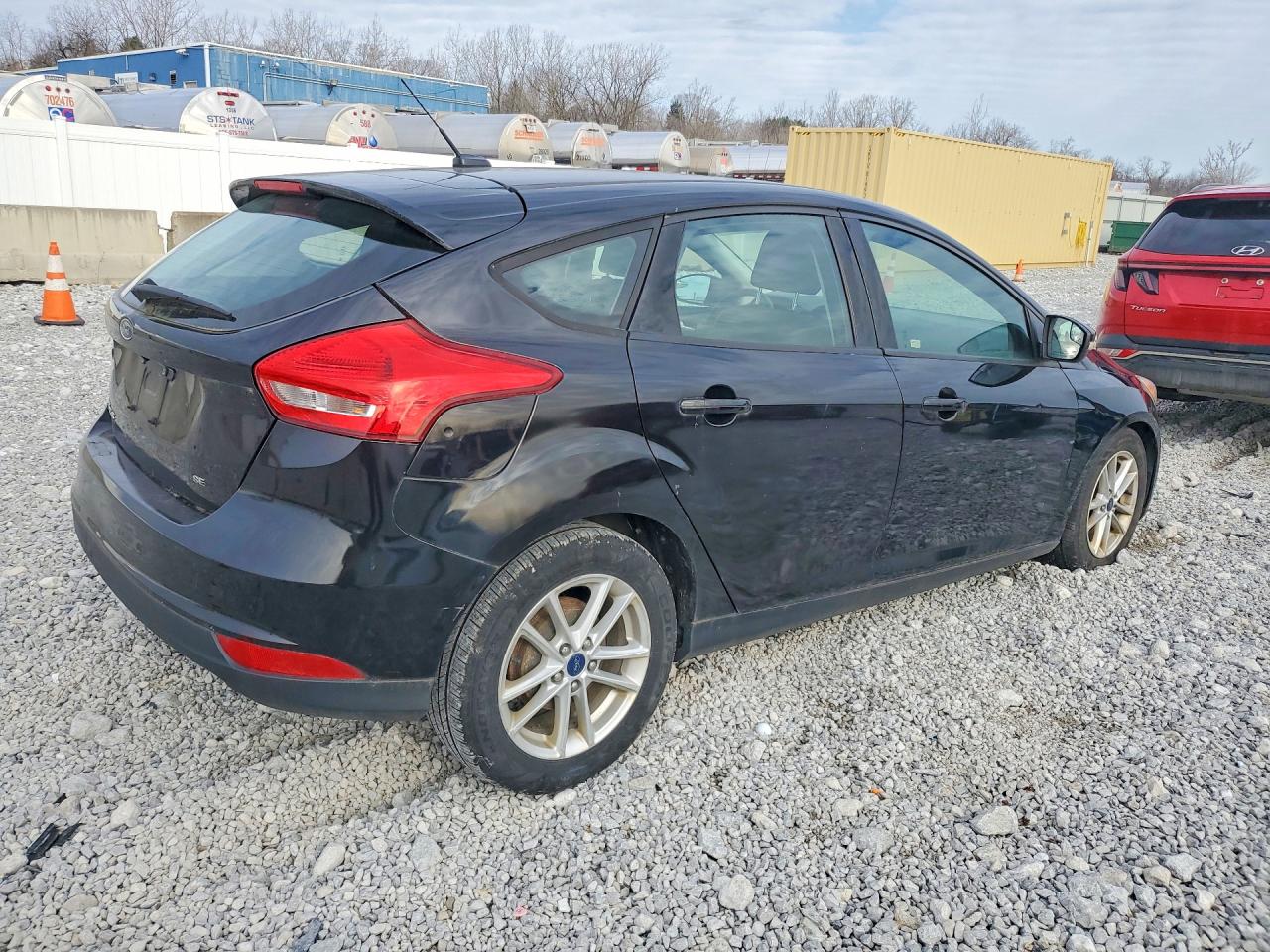 2017 FORD FOCUS SE photo 5