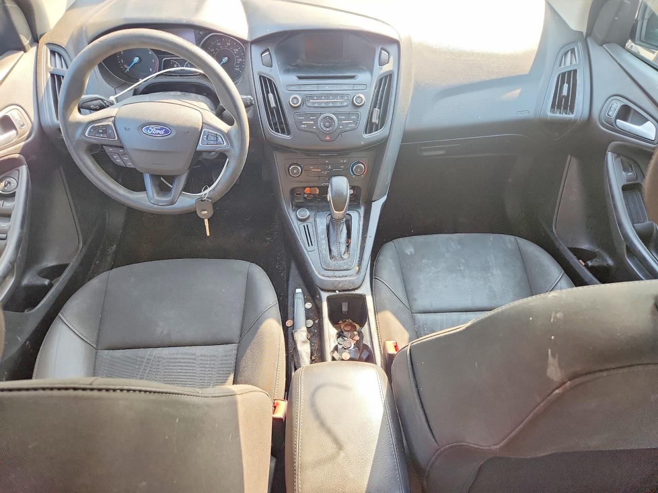 2017 FORD FOCUS SE photo 16