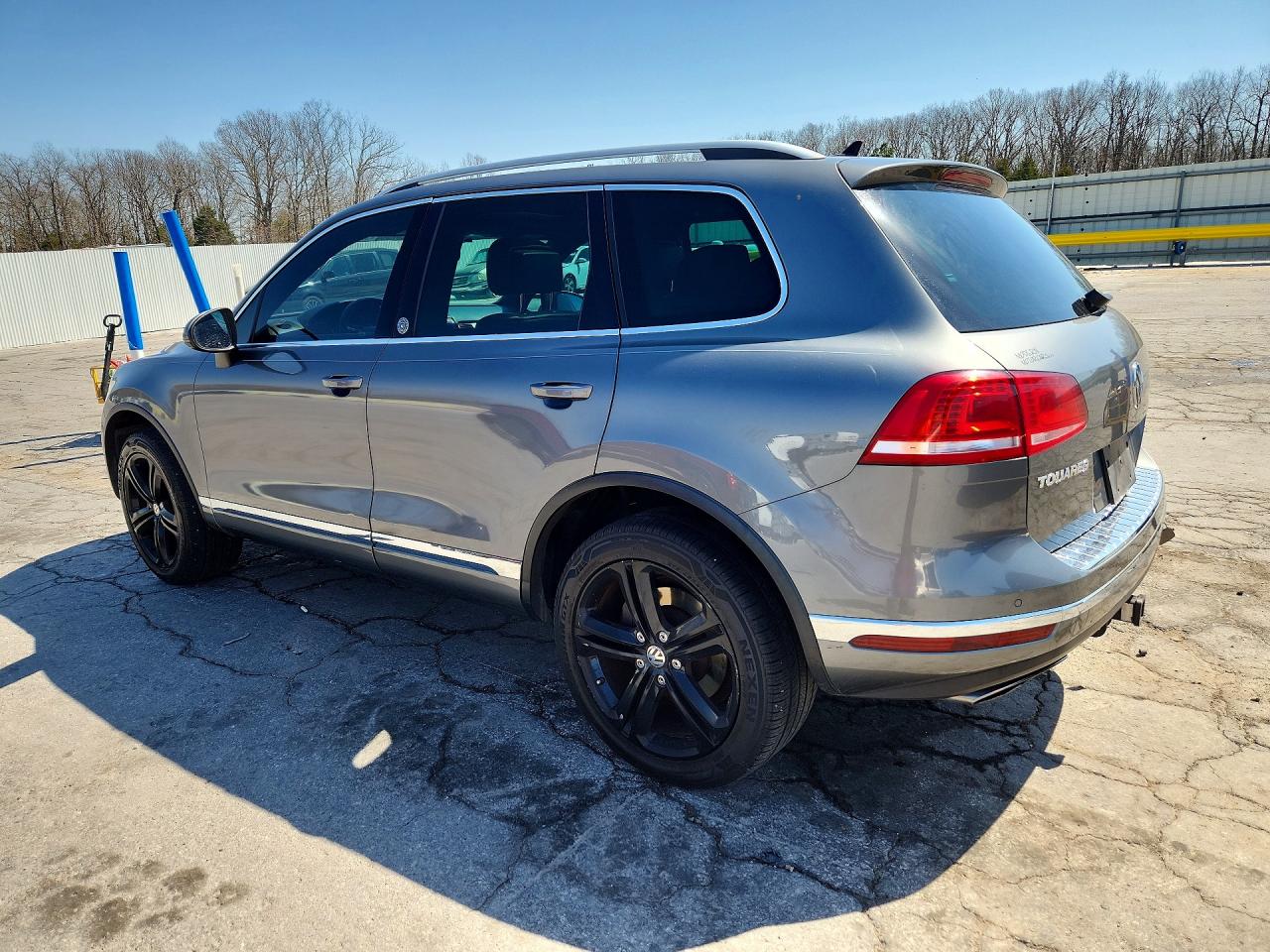 2017 VOLKSWAGEN TOUAREG WOLFSBURG photo 4