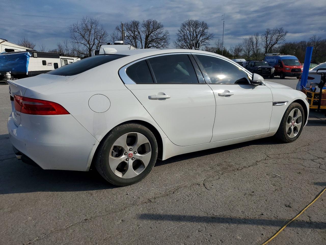 2017 JAGUAR XE photo 5