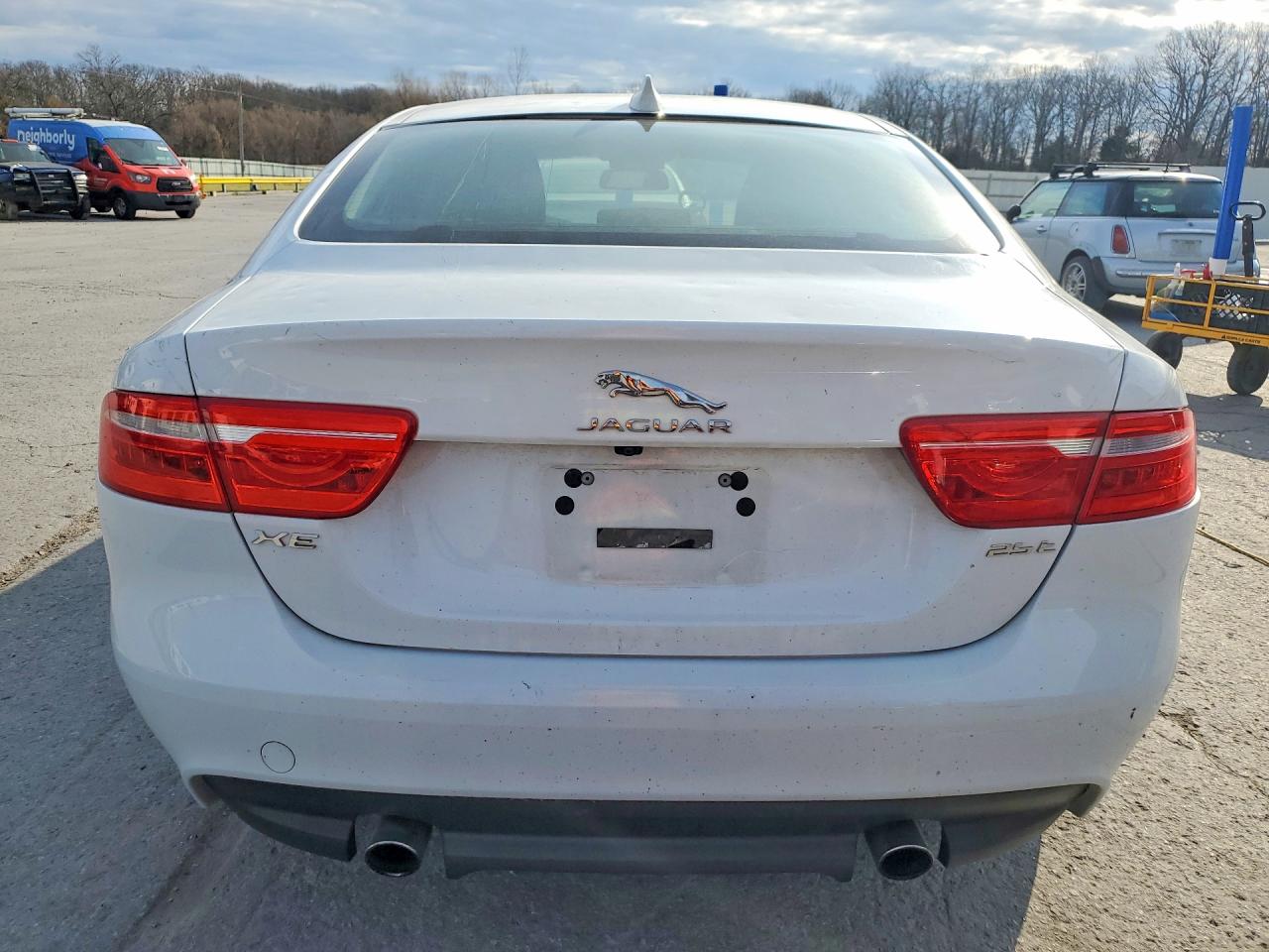 2017 JAGUAR XE photo 11
