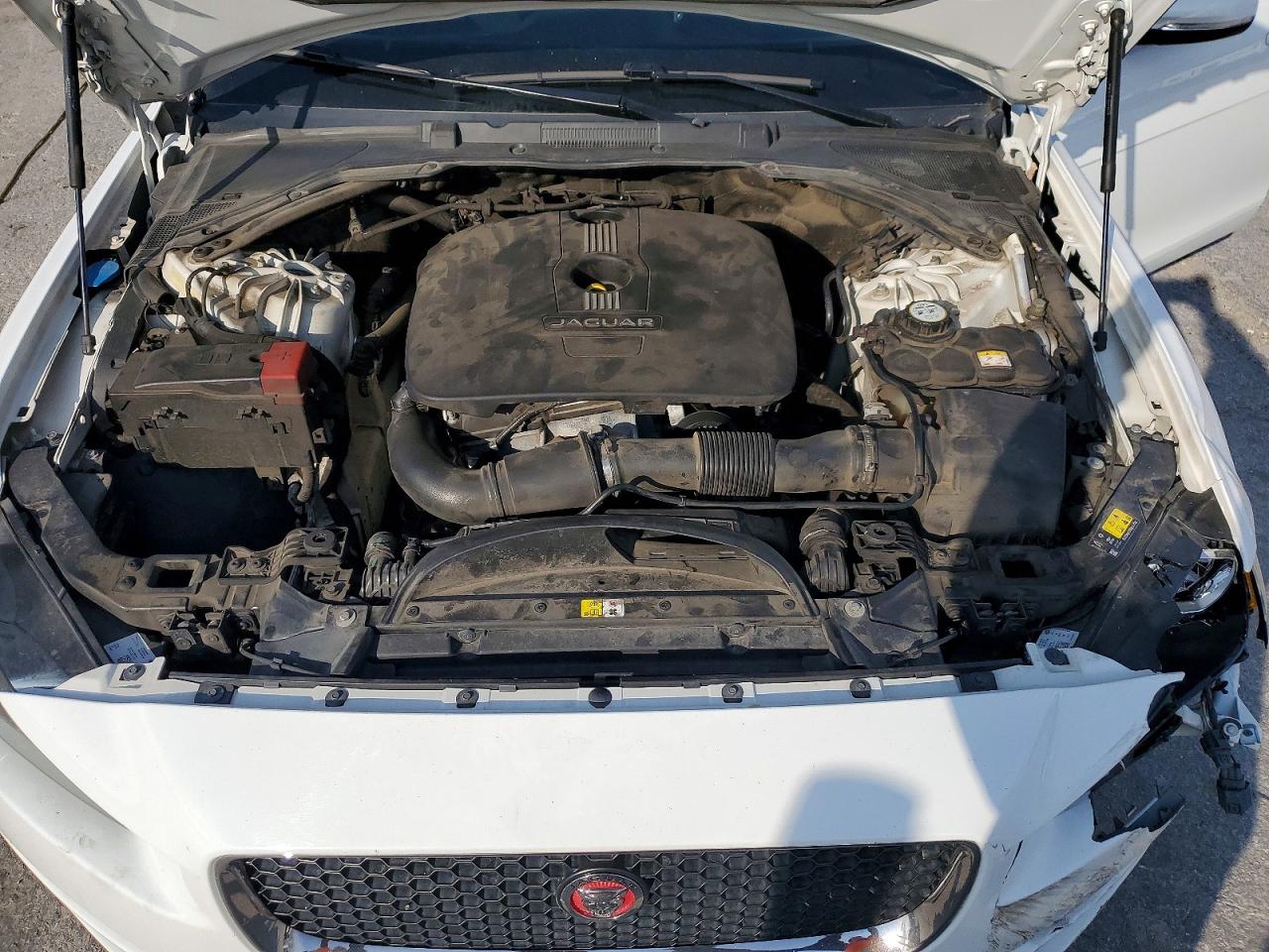 2017 JAGUAR XE photo 21