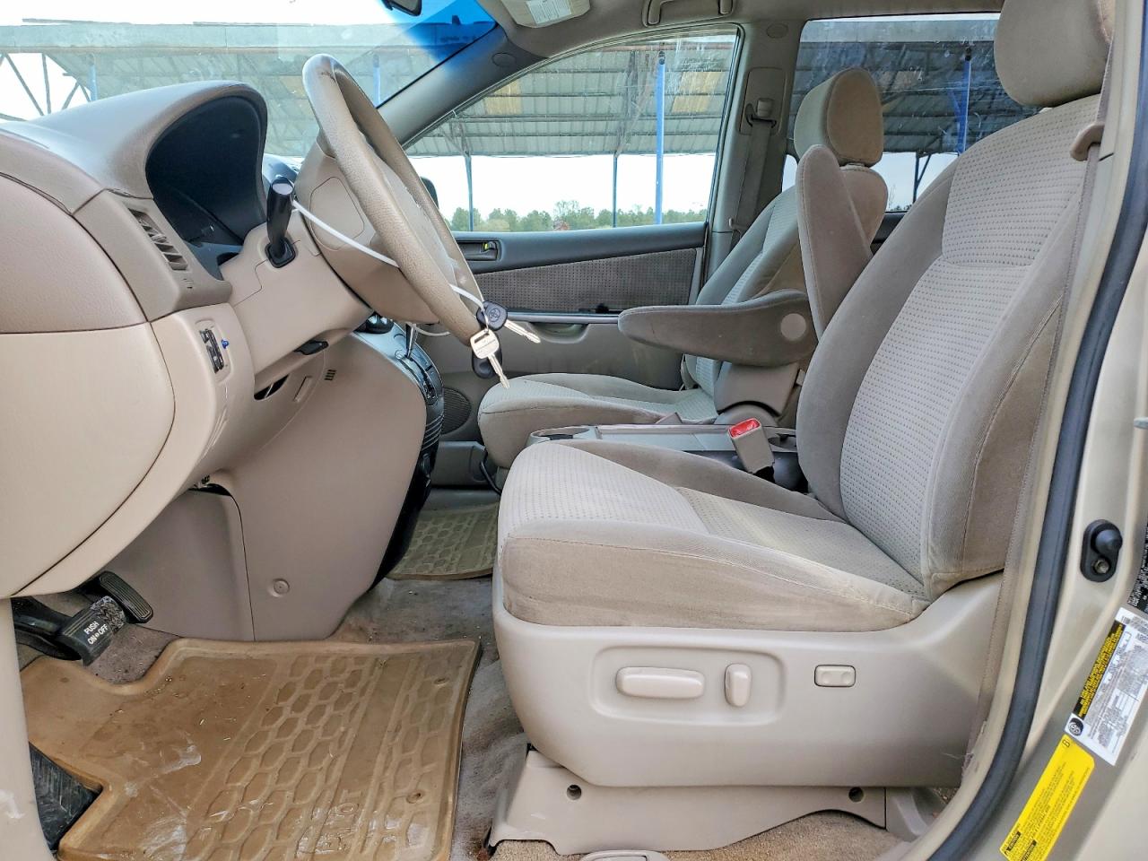2006 TOYOTA SIENNA LE 8 PASSENGER photo 13