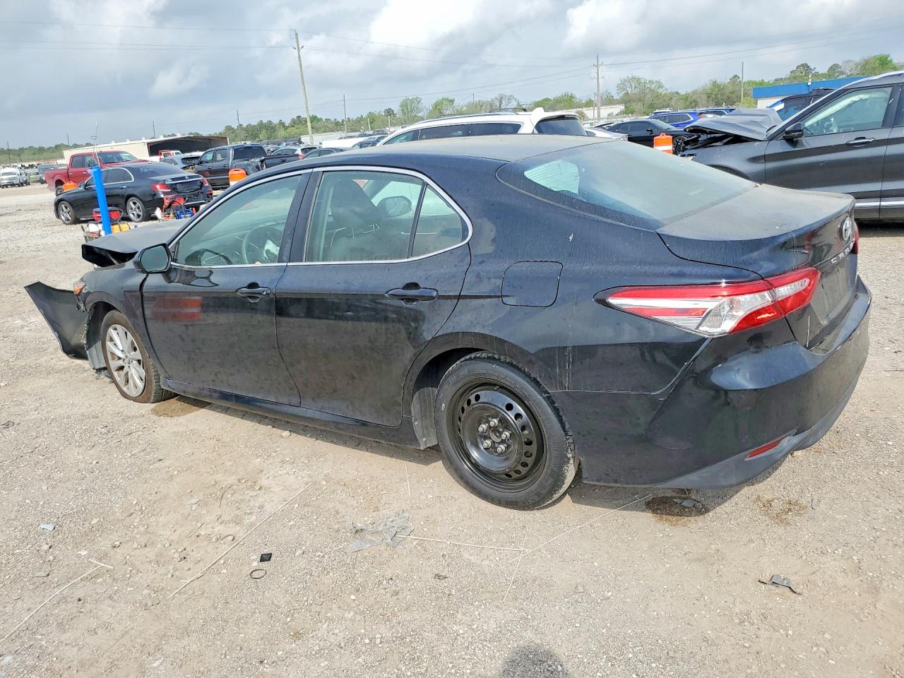 2018 TOYOTA CAMRY photo 3