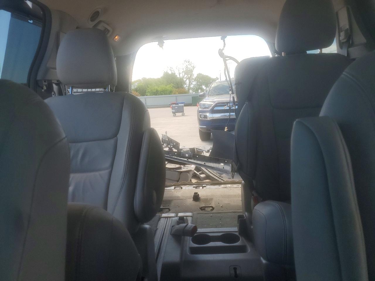 2016 TOYOTA SIENNA XLE 8-PASSENGER photo 19
