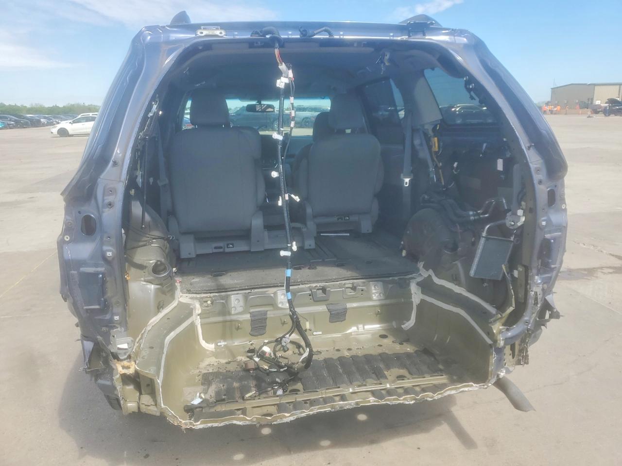 2016 TOYOTA SIENNA XLE 8-PASSENGER photo 11
