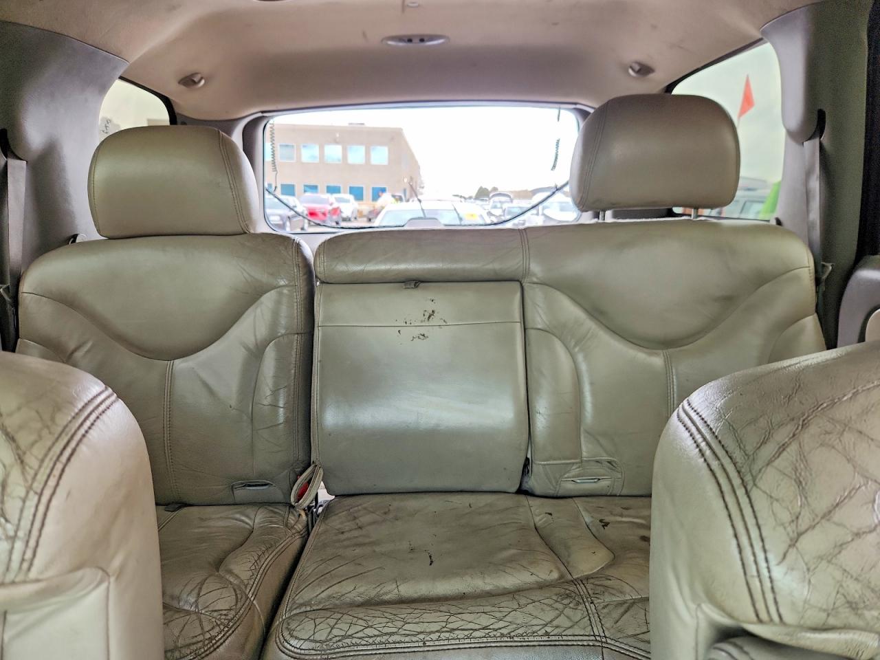 2002 GMC YUKON photo 28