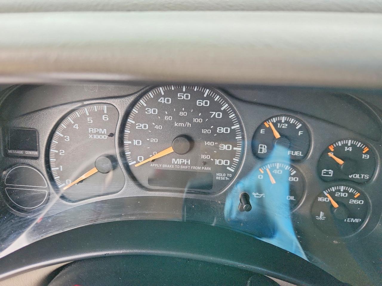 2002 GMC YUKON photo 25