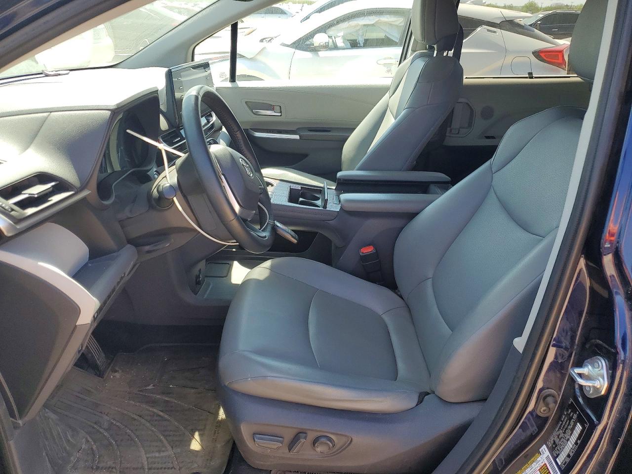 2021 TOYOTA SIENNA XLE 7-PASSENGER photo 13