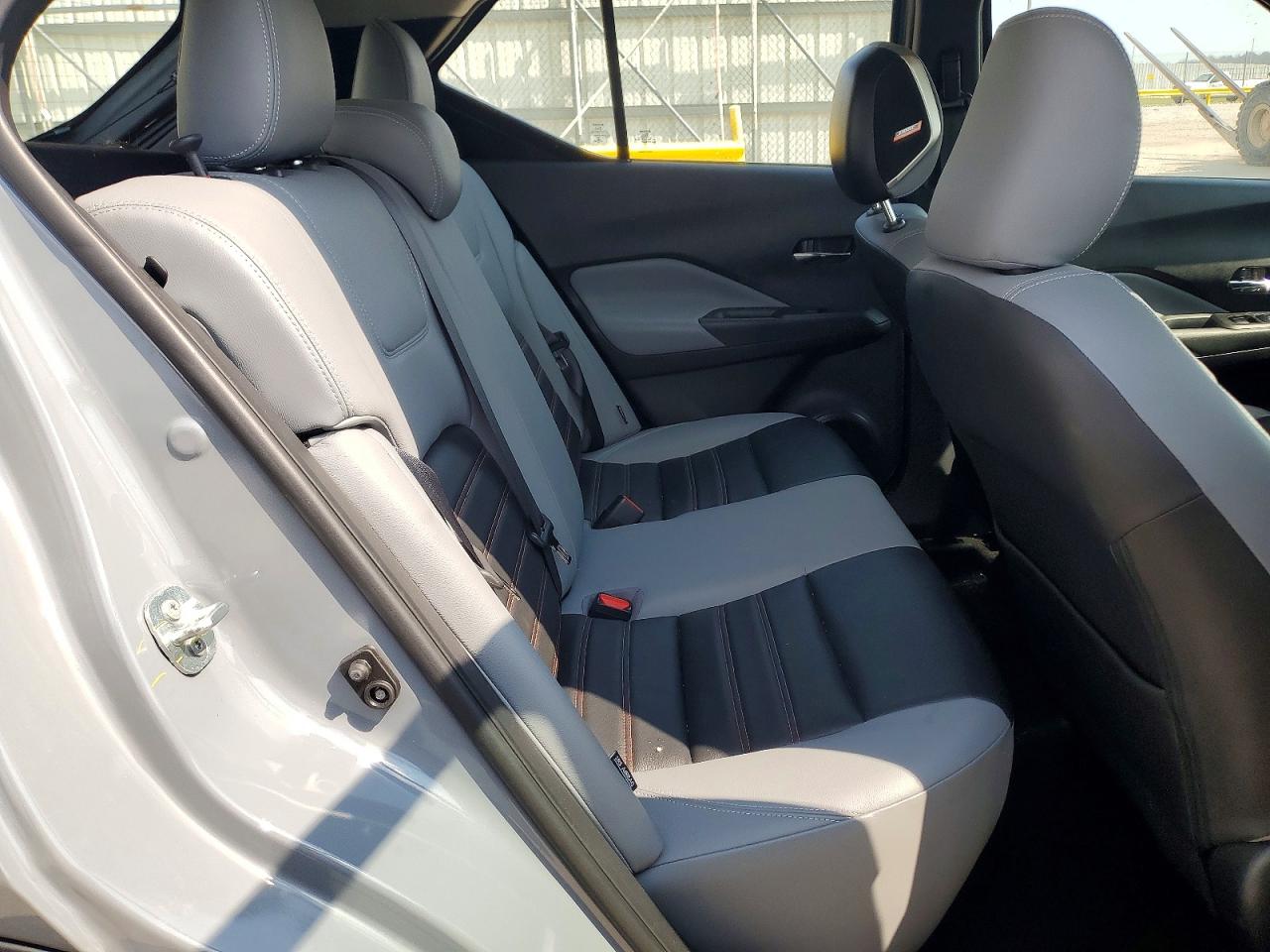 2021 NISSAN KICKS SR photo 21