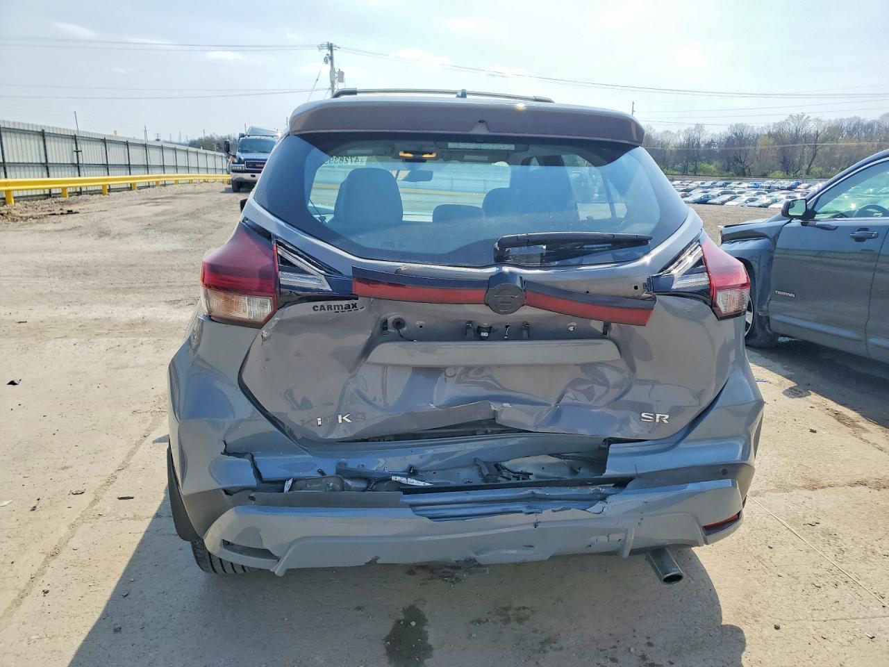 2021 NISSAN KICKS SR photo 11