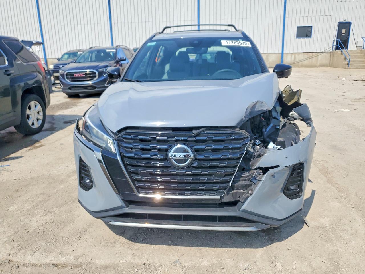 2021 NISSAN KICKS SR photo 9