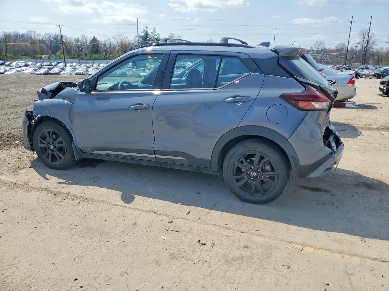 2021 NISSAN KICKS SR photo 3