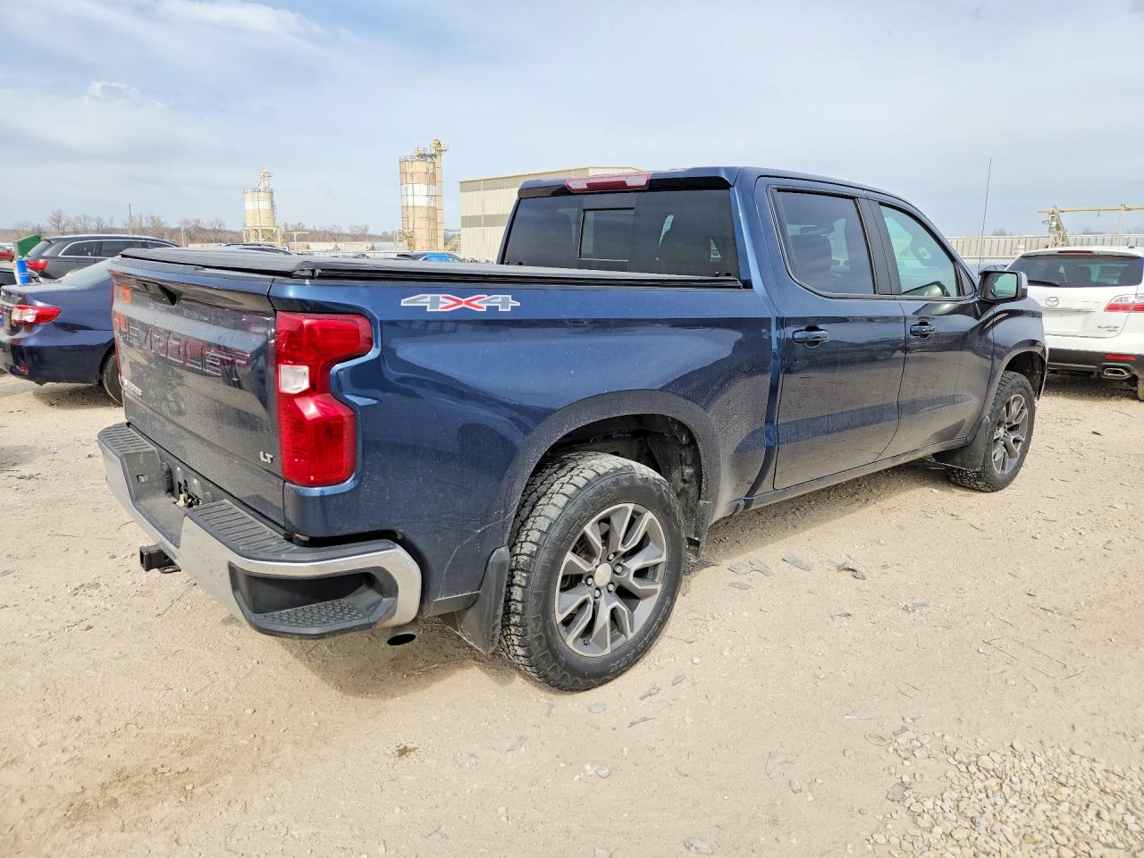 2020 CHEVROLET SILVERADO K1500 LT photo 3