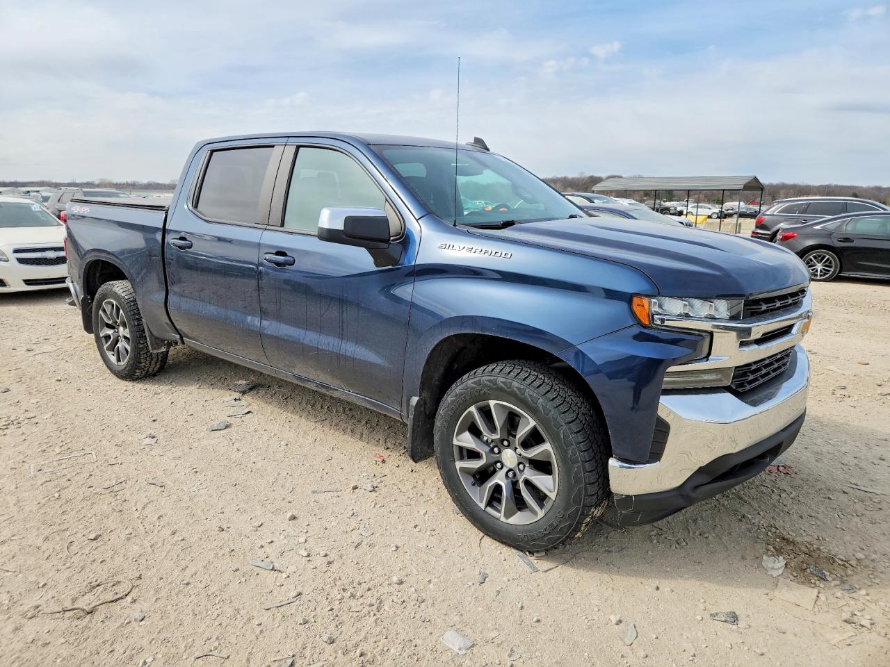 2020 CHEVROLET SILVERADO K1500 LT photo 4