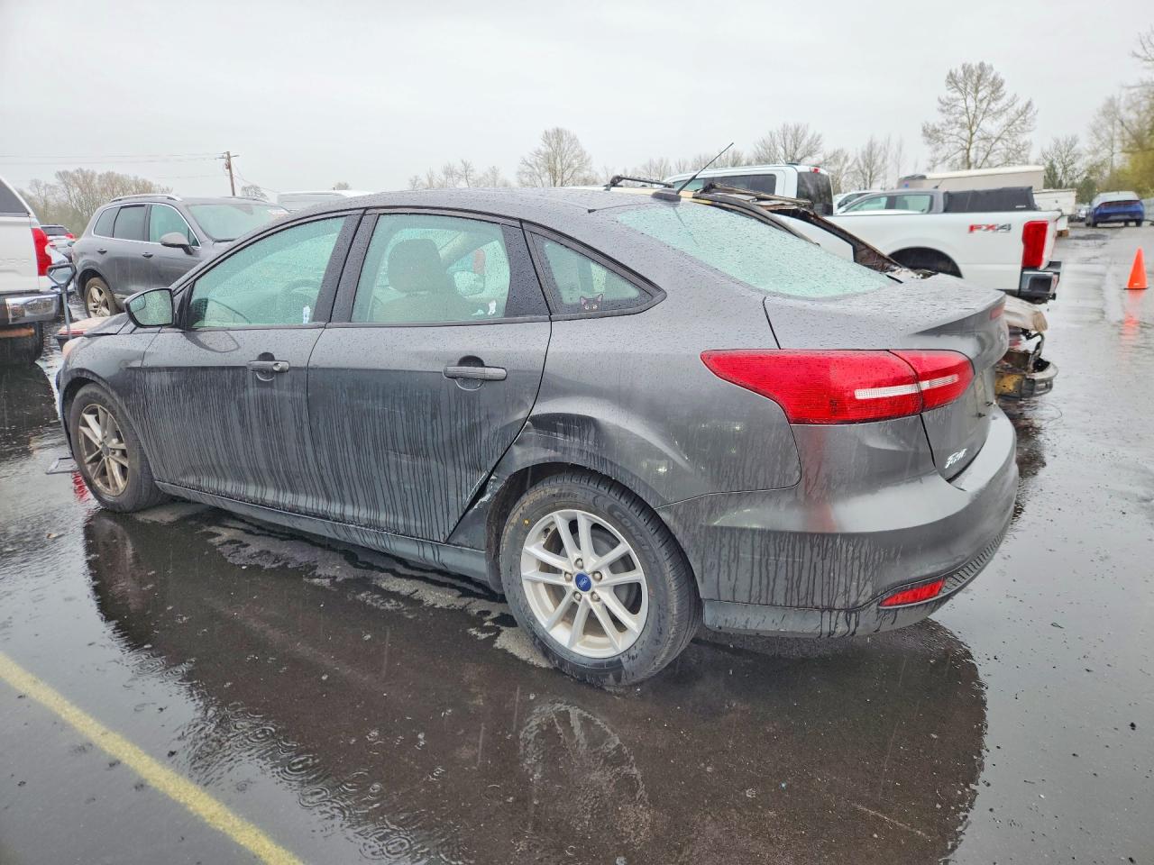2018 FORD FOCUS SE photo 2