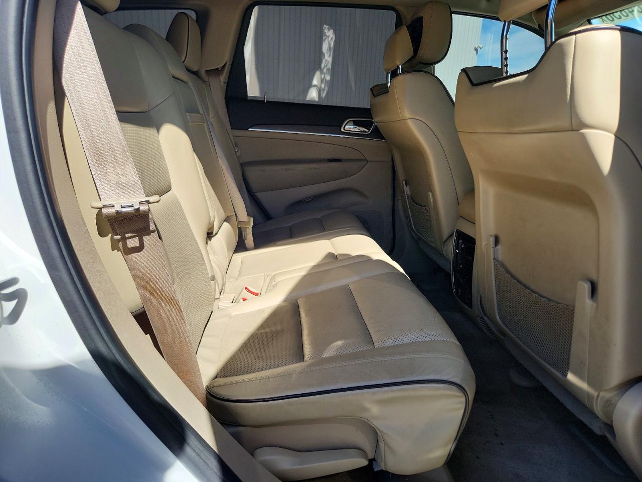 2015 JEEP GRAND CHEROKEE OVERLAND photo 31