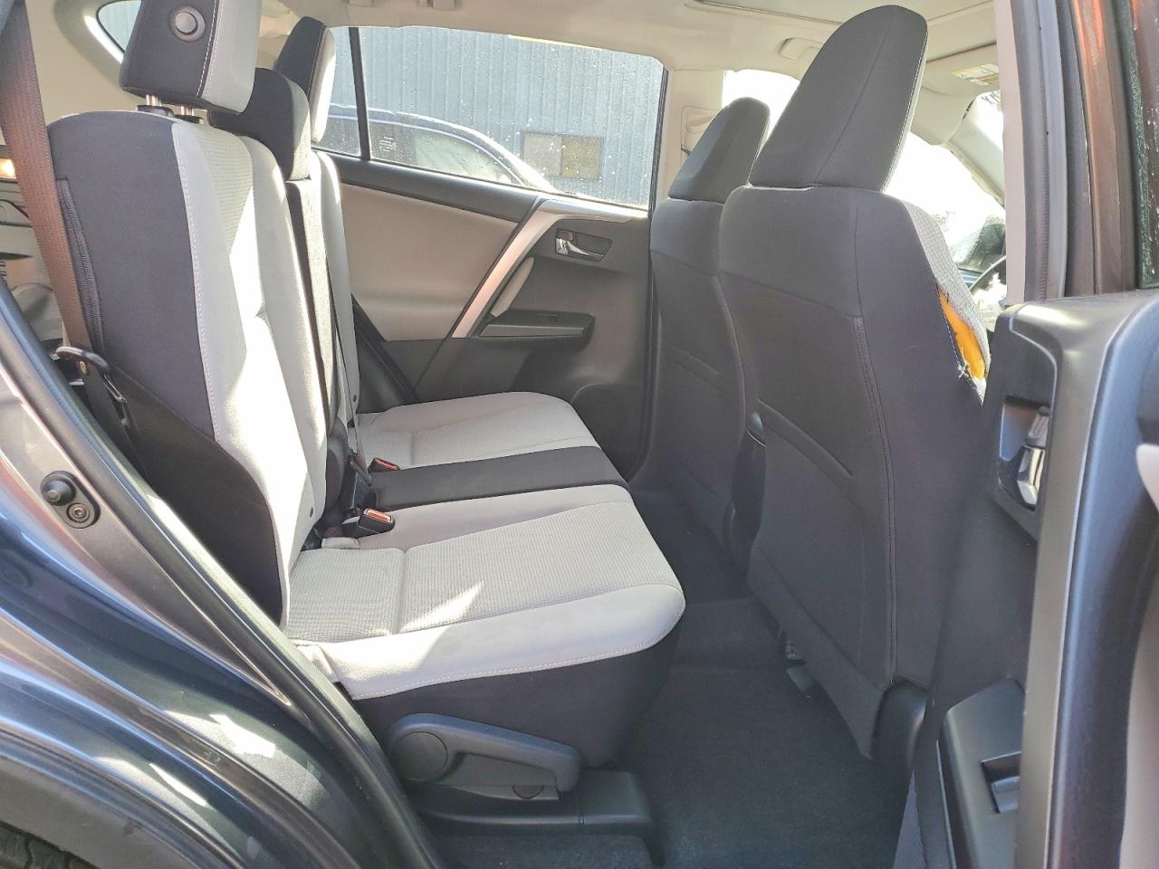 2016 TOYOTA RAV4 XLE photo 19
